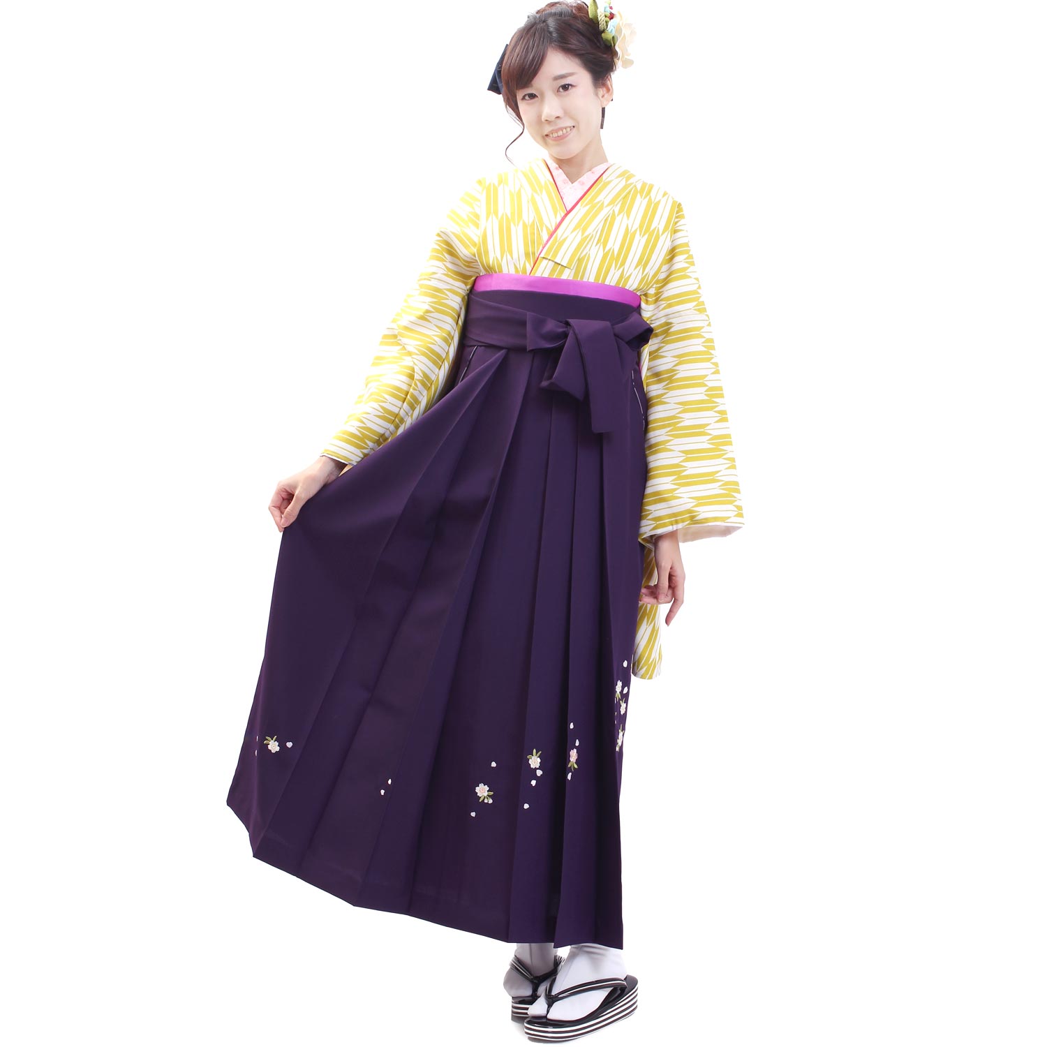 Black kofurisode and purple hakama - 着物月 Kimono Tsuki